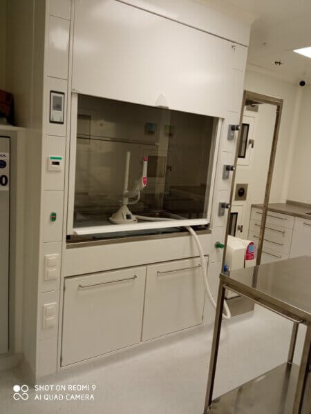 Dygestorium w zabudowie - Meble laboratoryjne DCD-Lab