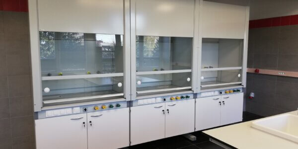 Meble laboratoryjne DCD-Lab - pracownia analiz chemicznych