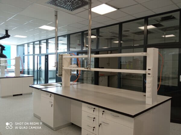 Stół wyspowy Cokół - Meble Laboratoryjne DCD Lab
